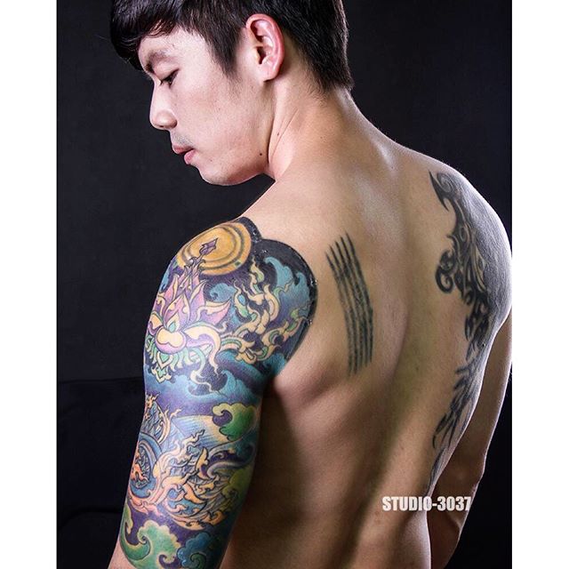 หนุ่มรอยสักแซ่บๆ NONT1984