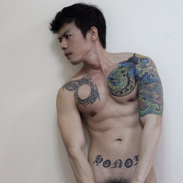 หนุ่มรอยสักแซ่บๆ NONT1984