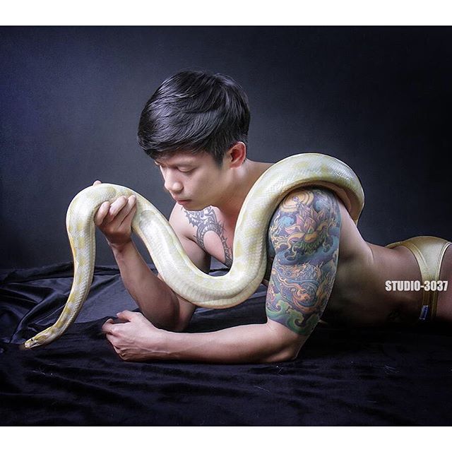 หนุ่มรอยสักแซ่บๆ NONT1984