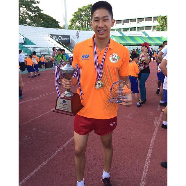 น้องโดนัท หนุ่มมัธยมกล้ามโต จาก เซนต์ดอมินิก