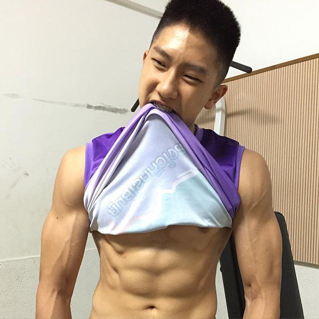 น้องโดนัท หนุ่มมัธยมกล้ามโต จาก เซนต์ดอมินิก