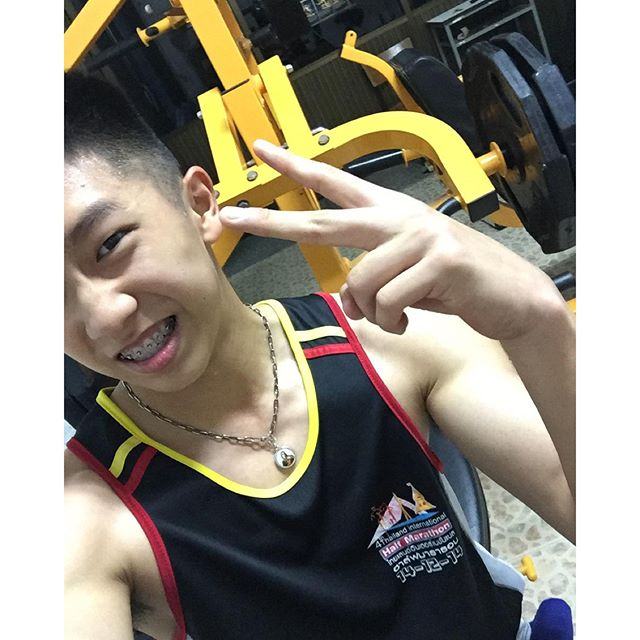 น้องโดนัท หนุ่มมัธยมกล้ามโต จาก เซนต์ดอมินิก