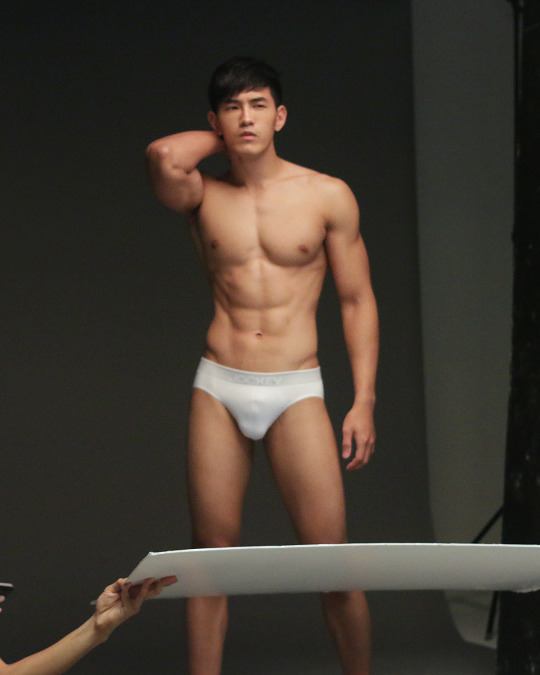 แซ่บก่อนนอนกับหนุ่มAUN WARIT
