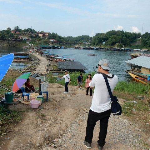 สะพานไม้ไผ่ชั่วคราว ตอนที่สะพานมอญพังครั้งนู้นไง