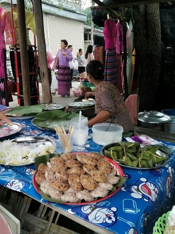 ขนมพื้นบ้าน ทำสด ๆ หอมน่ากินเชียว