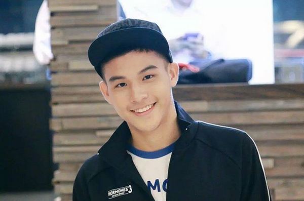 สกาย วงศ์รวี หนุ่มหล่อสุดฮอต ที่สาว ๆ ส่งเสียงกรี๊ดกันทั่วบ้านทั่วเมือง จากซีรีส์ฮอร์โมน 3