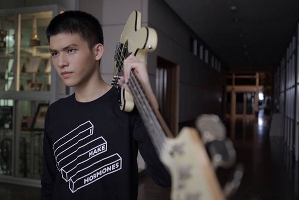 สกาย วงศ์รวี หนุ่มหล่อสุดฮอต ที่สาว ๆ ส่งเสียงกรี๊ดกันทั่วบ้านทั่วเมือง จากซีรีส์ฮอร์โมน 3