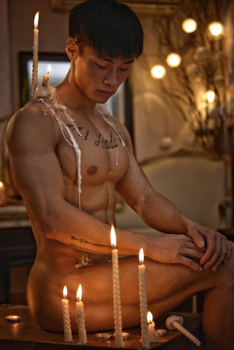 หนุ่มหล่อกับเทียนไข