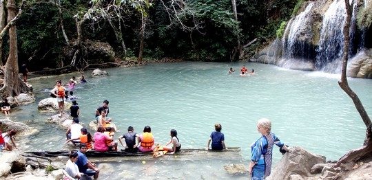 เที่ยวอุทยานแห่งชาติ น้ำตกเอราวัณ