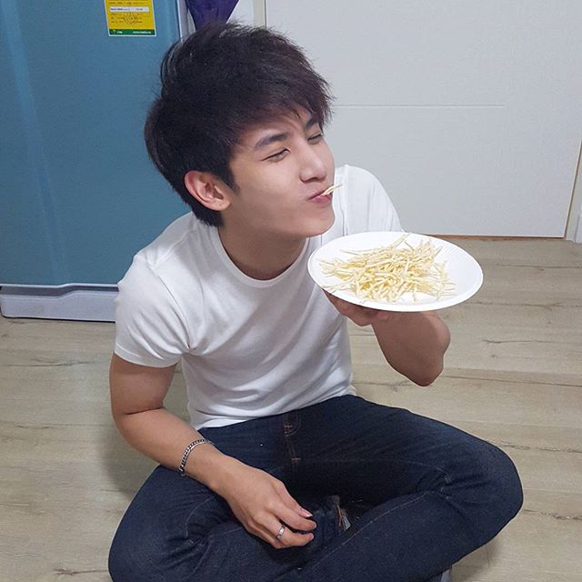 ♥ นักแสดงหนุ่มตี๋หล่อเข้ม ขี้เล่น "อู๋จุน" กร คุณาธิปอภิสิริ แซ่บเวอร์จริงๆ คนนี้