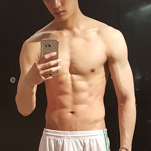 ♥ นักแสดงหนุ่มตี๋หล่อเข้ม ขี้เล่น "อู๋จุน" กร คุณาธิปอภิสิริ แซ่บเวอร์จริงๆ คนนี้
