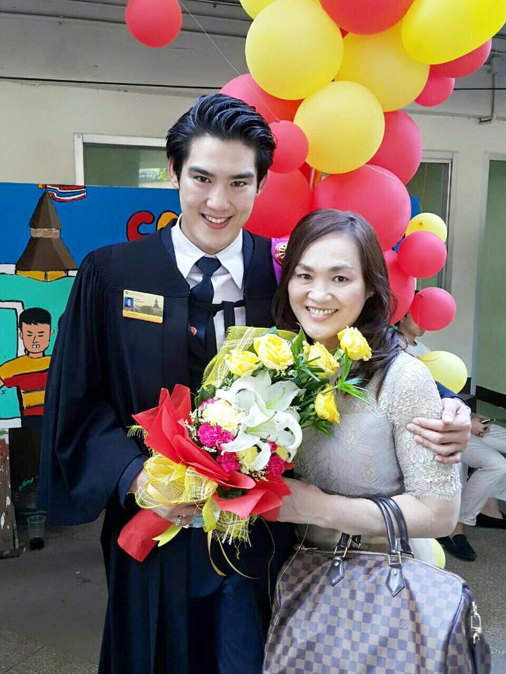 ดีเจอมโบ้ บัณฑิตใหม่จากรั้วธรรมศาสตร์