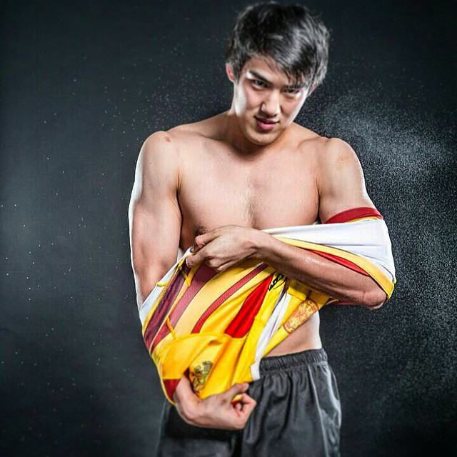 ดีเจอมโบ้ บัณฑิตใหม่จากรั้วธรรมศาสตร์