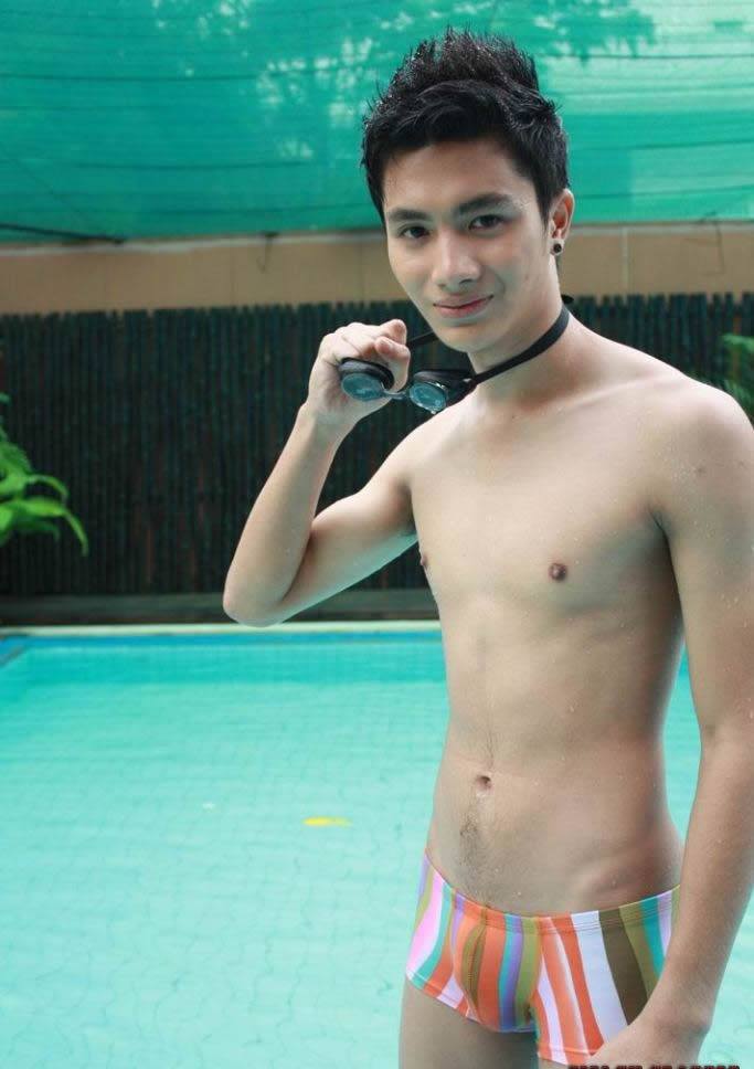 นายเรย์ หนุ่ม(ไม่)น้อย