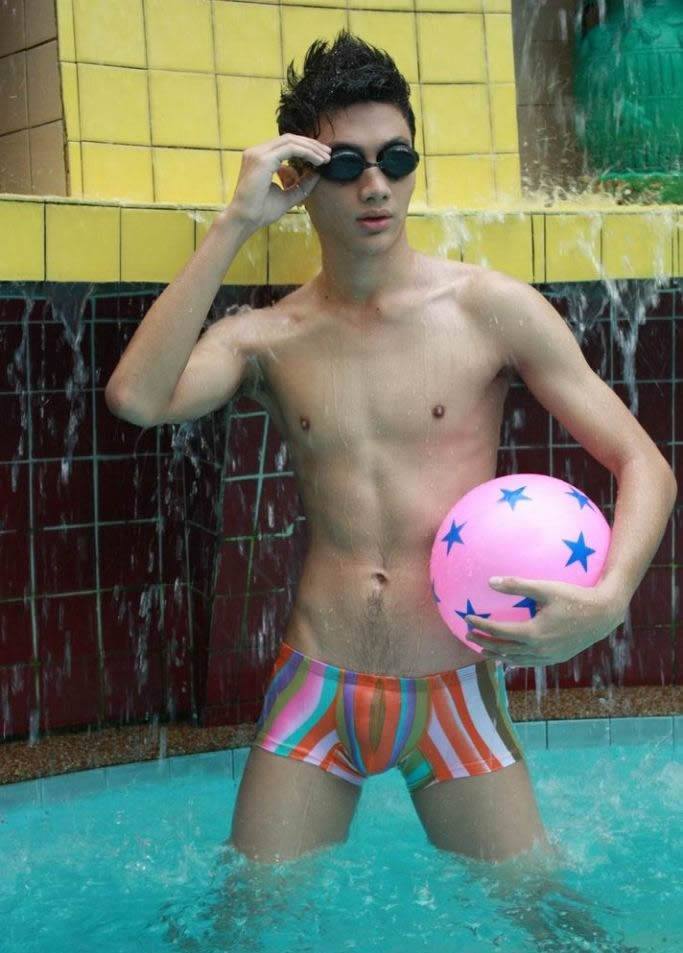 นายเรย์ หนุ่ม(ไม่)น้อย