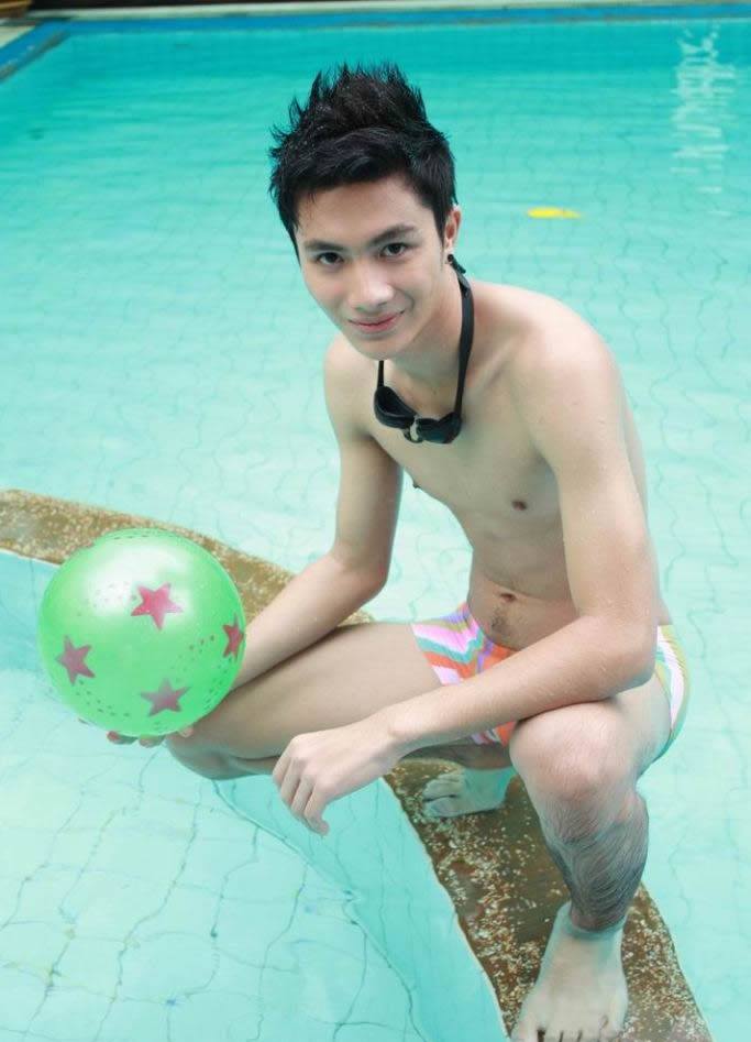 นายเรย์ หนุ่ม(ไม่)น้อย