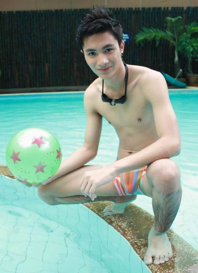 นายเรย์ หนุ่ม(ไม่)น้อย