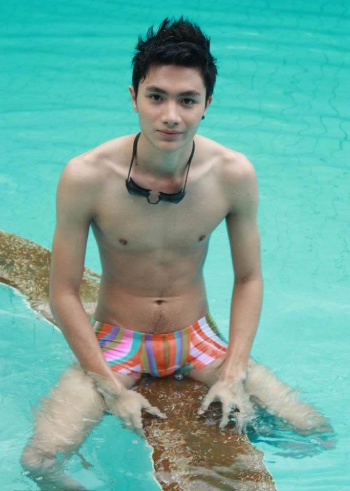 นายเรย์ หนุ่ม(ไม่)น้อย