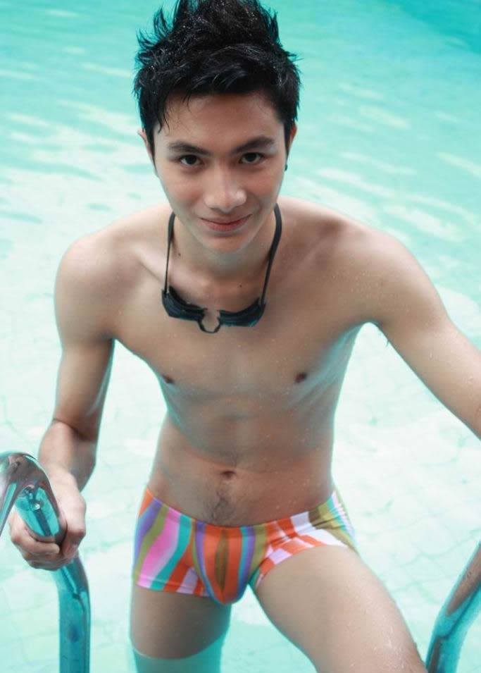 นายเรย์ หนุ่ม(ไม่)น้อย