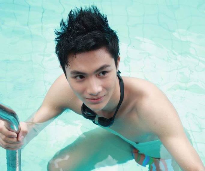 นายเรย์ หนุ่ม(ไม่)น้อย