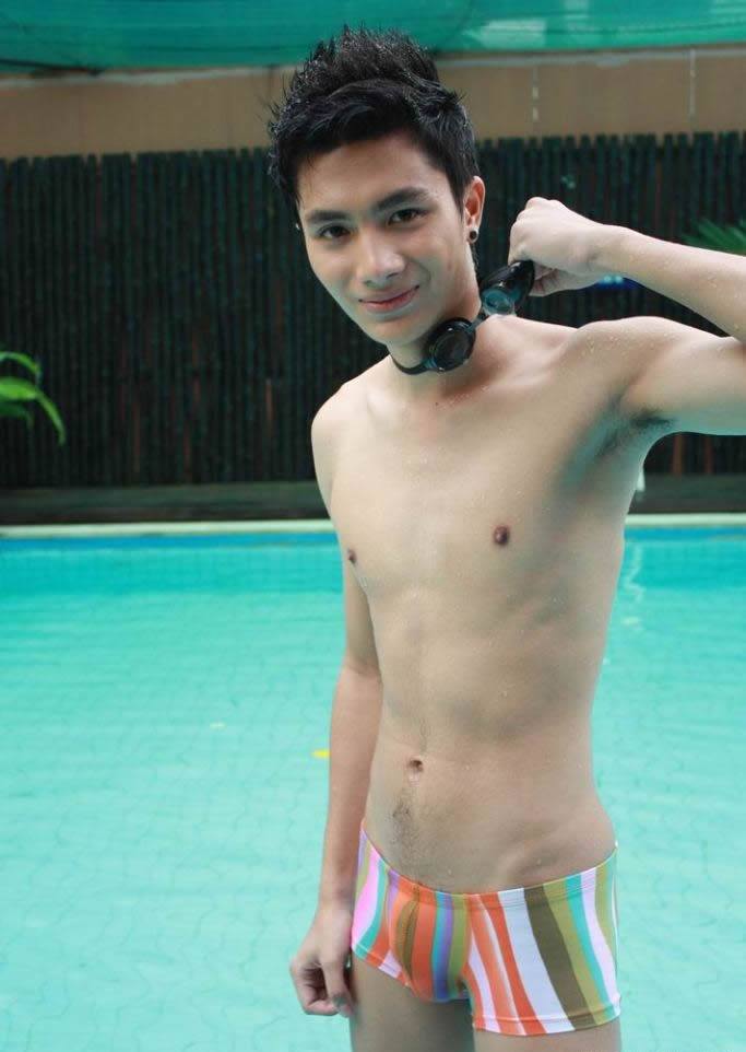 นายเรย์ หนุ่ม(ไม่)น้อย