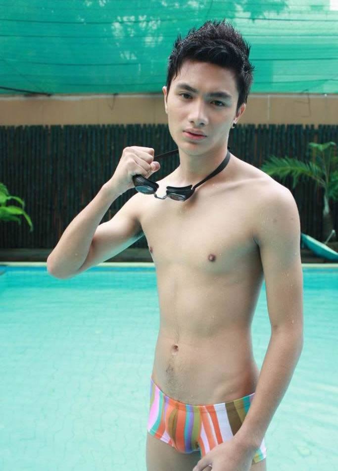 นายเรย์ หนุ่ม(ไม่)น้อย