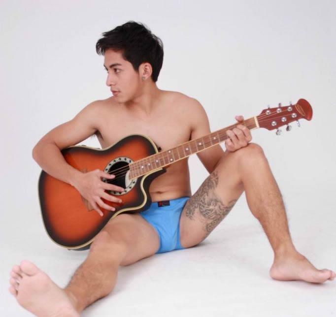 หนุ่มนักดนตรี สุดฟิน