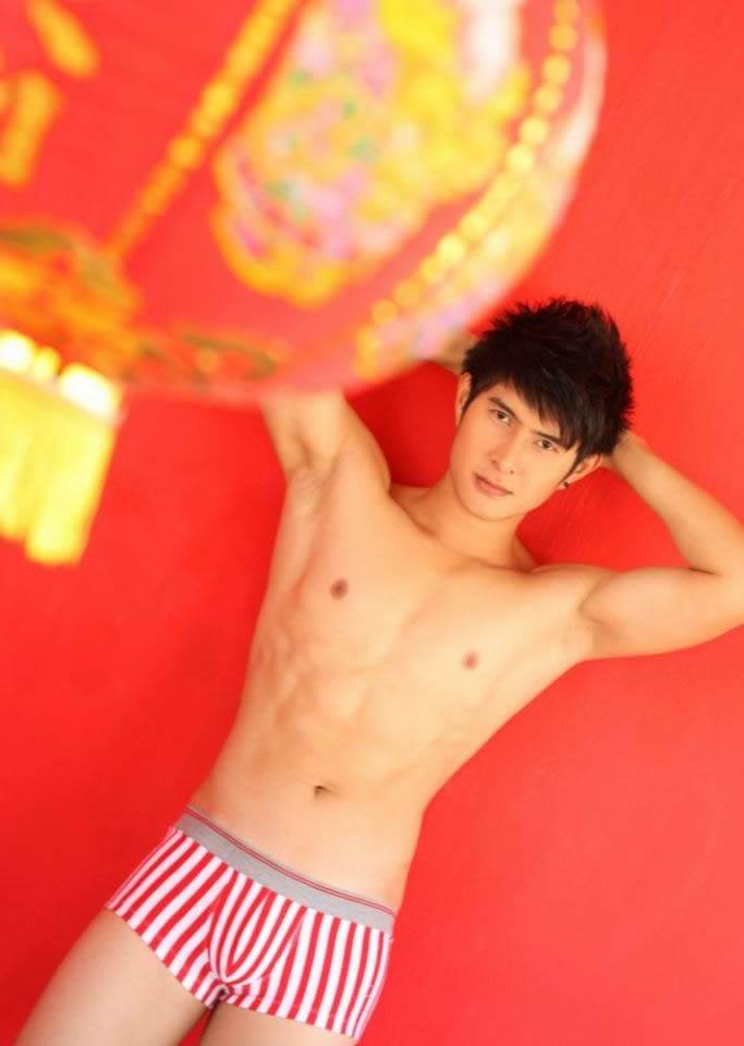 นายตู่ ในลุคอาตี๋