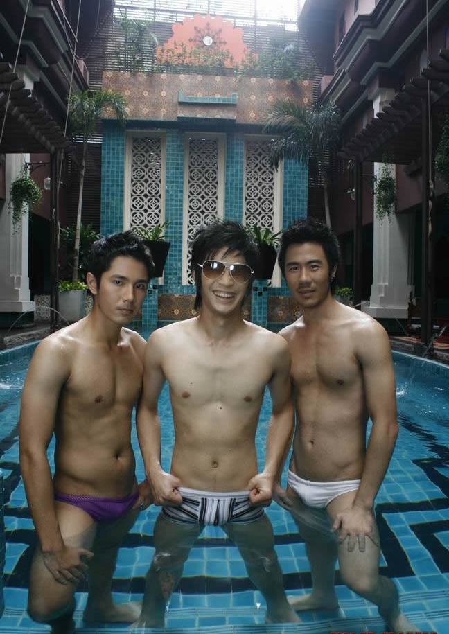 3หนุ่ม 3มุม