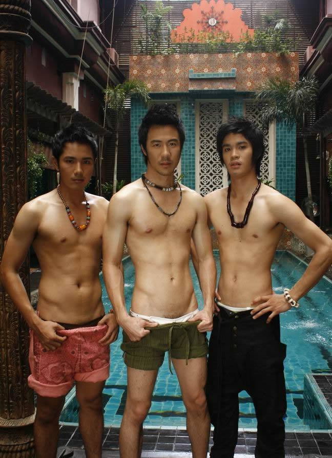 3หนุ่ม 3มุม