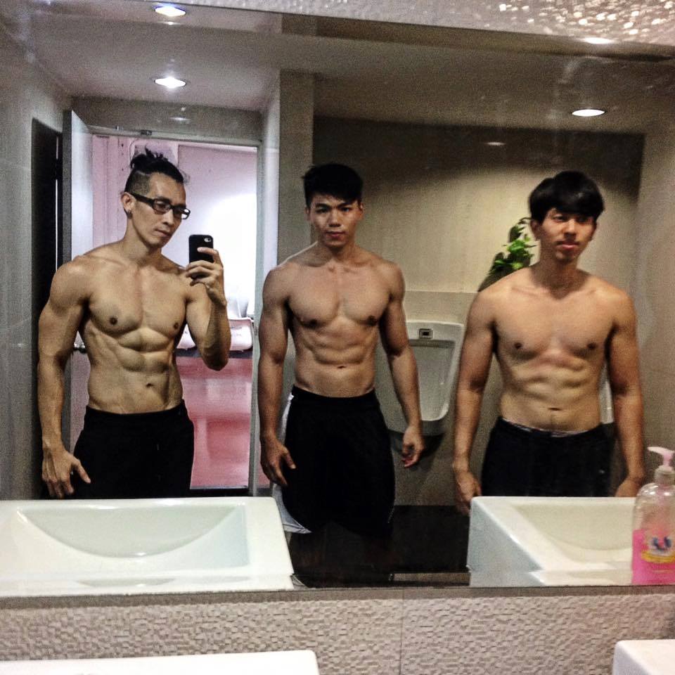 เลียแล้วเลียอีก