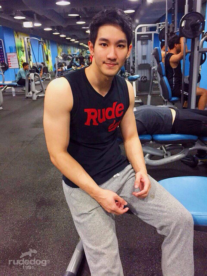 เลียแล้วเลียอีก
