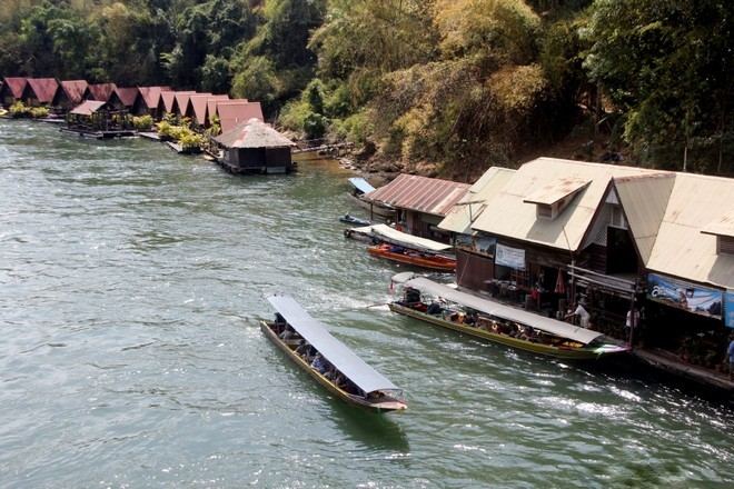 ล่องแพที่ลำน้ำไทรโยก
