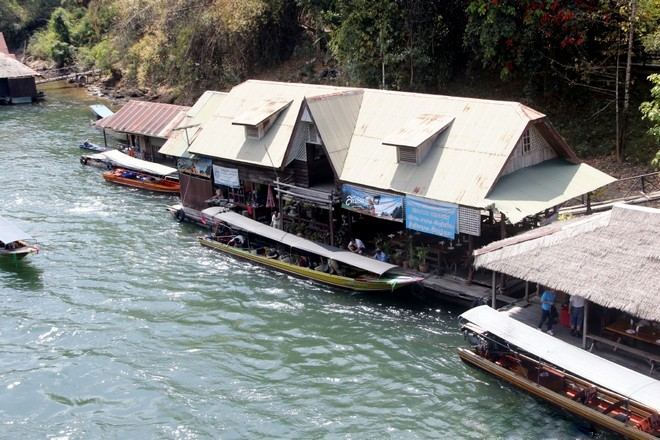 ล่องแพที่ลำน้ำไทรโยก