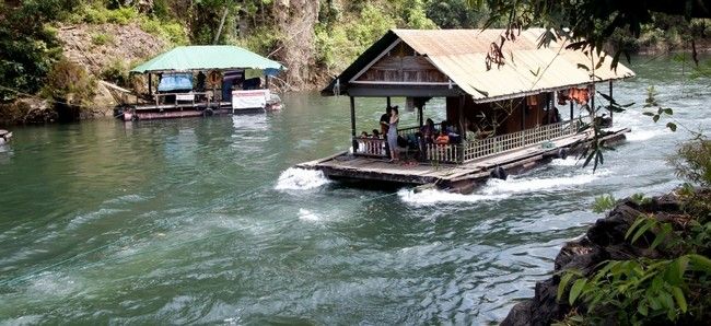 เที่ยวล่องแพที่แม่น้ำไทรโยก