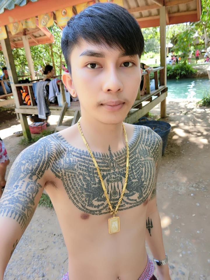 หัวกระไดไม่แห้ง !! 2 อาจารย์สักยันต์หน้าหล่อ สาวๆ แห่เรียงคิวให้สักเพียบ !!