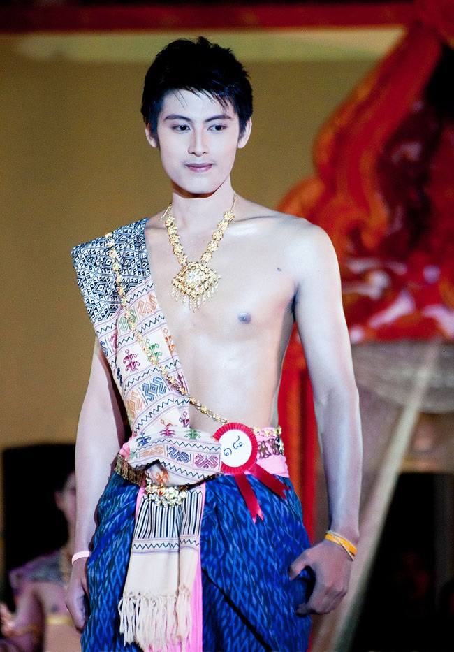 หล่อๆ แซ่บๆ ทั้งน้าน จะไปลอยกระทงกับคนไหนดี (25-11-2015 วันลอยกระทง)