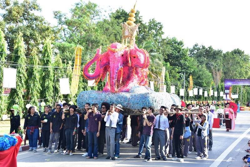 ขบวนแห่งานลอยกระทง มมส 2558 จัดยิ่งใหญ่