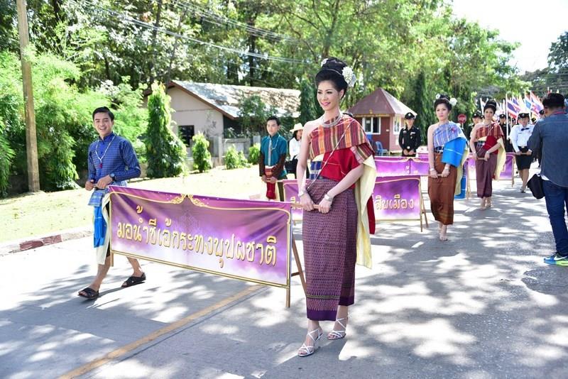 ขบวนแห่งานลอยกระทง มมส 2558 จัดยิ่งใหญ่