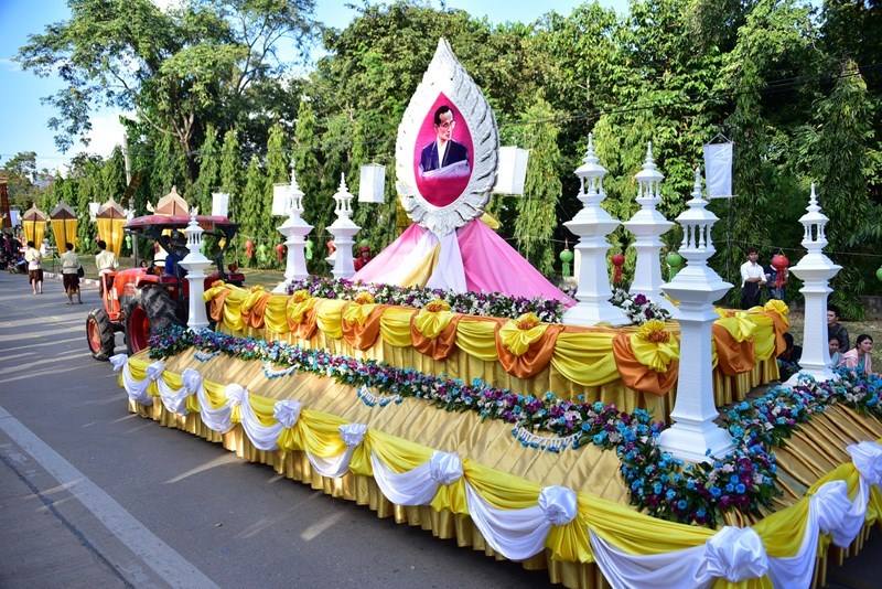 ขบวนแห่งานลอยกระทง มมส 2558 จัดยิ่งใหญ่