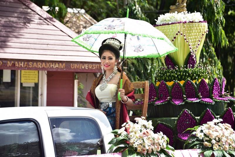 ขบวนแห่งานลอยกระทง มมส 2558 จัดยิ่งใหญ่