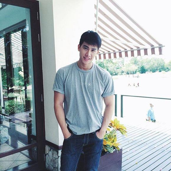 หล่อแซ่บนะ! &ldquo;ตุลย์ ภากร&ldquo; หรือ &ldquo;พี่อาร์ท&ldquo; หนุ่มแว่นใน &ldquo;ทางผ่านกามเทพ&ldquo;