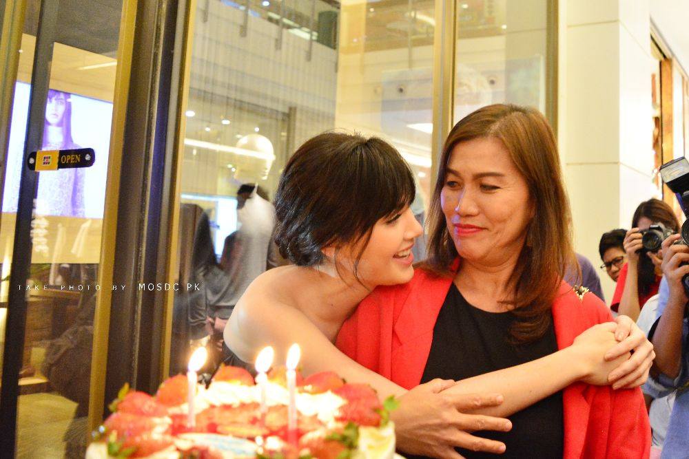 เซอร์ไพรส์คุณแม่กลางห้างเลย