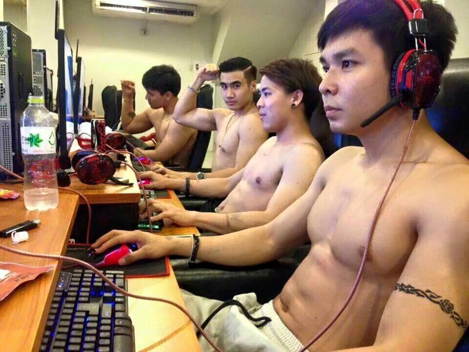บ้ากล้าม นม และวงแขน