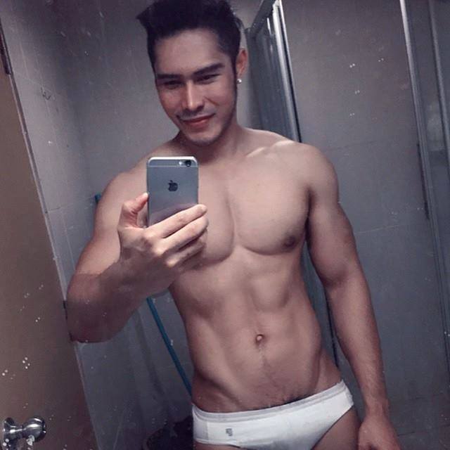 บ้ากล้าม นม และวงแขน