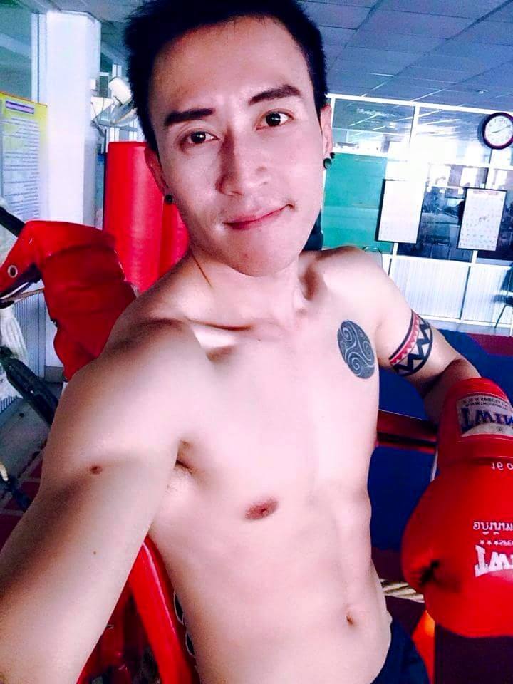 บ้ากล้าม นม และวงแขน