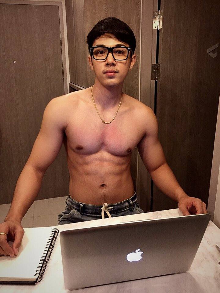บ้ากล้าม นม และวงแขน