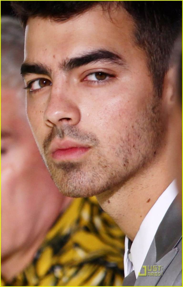 หล่อเข้ม ขนเครา เร้าใจ