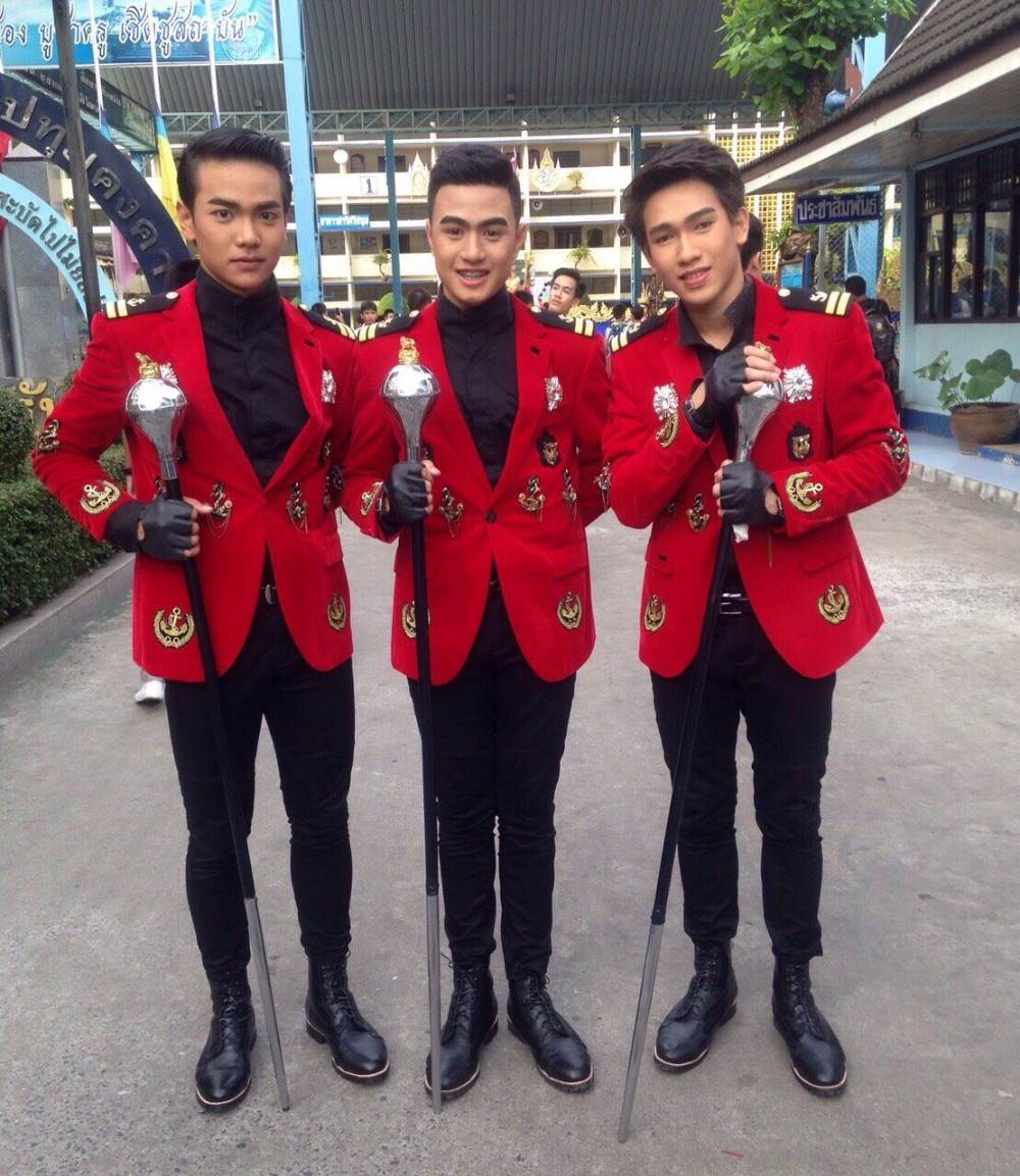 สุดอลังการ!!พาเหรดโรงเรียนชายล้วนชื่อดังย่านเอกมัย!!เท่ๆทั้งนั้น
