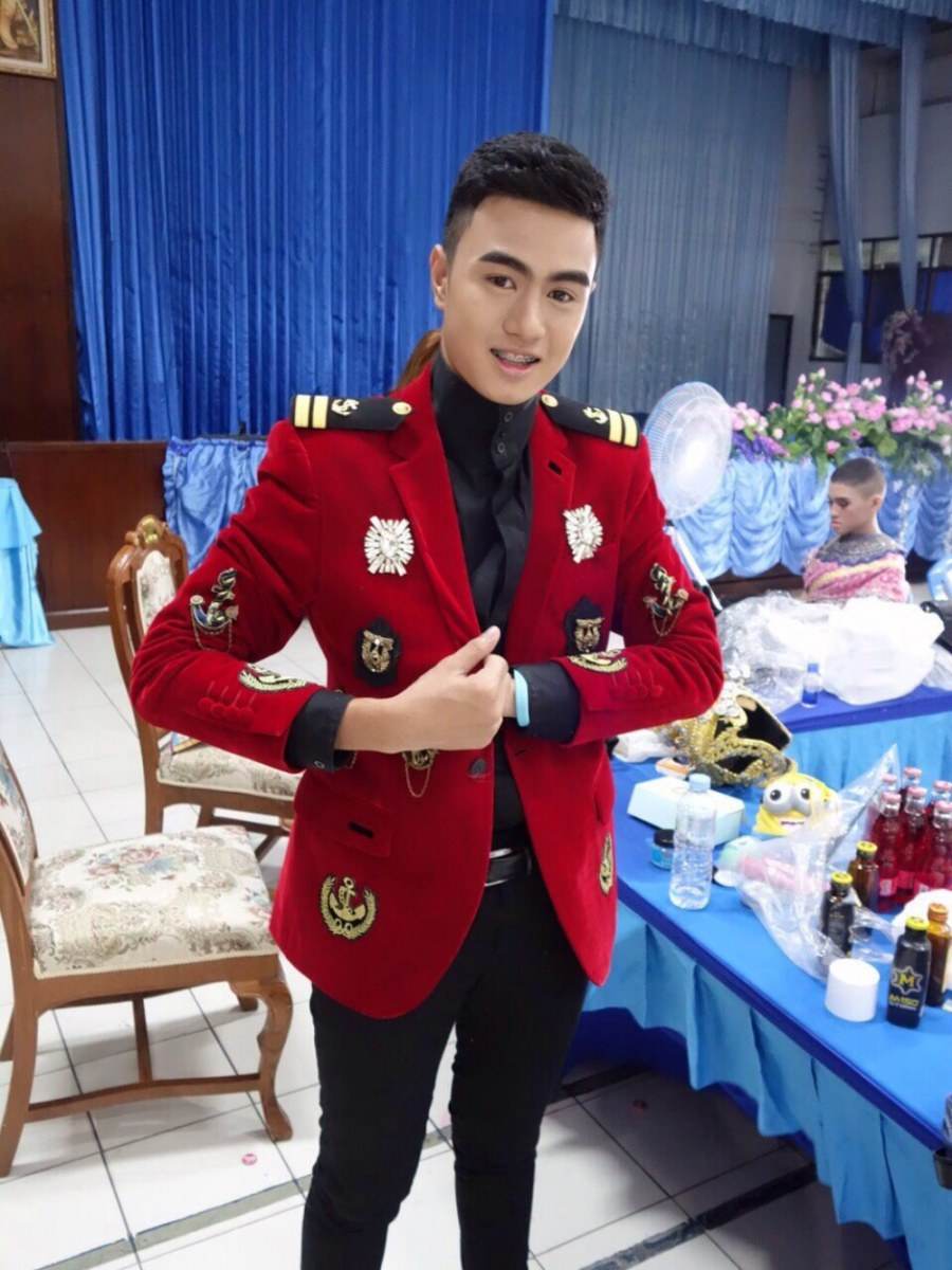 สุดอลังการ!!พาเหรดโรงเรียนชายล้วนชื่อดังย่านเอกมัย!!เท่ๆทั้งนั้น